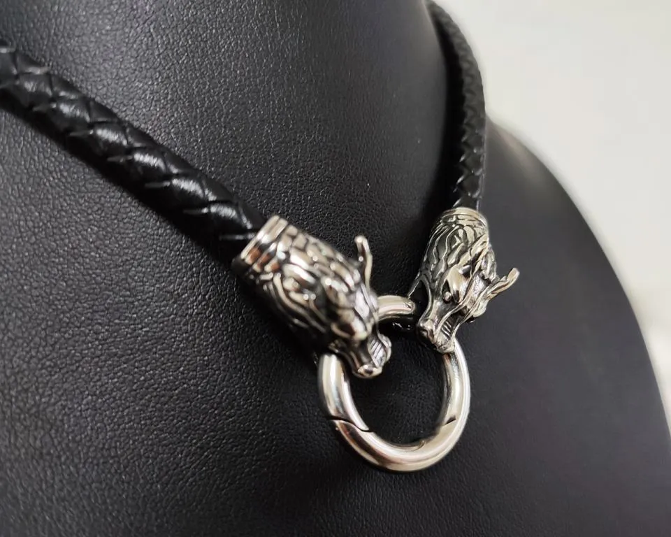 Black Solid Leather Necklace with Wolf Heads – Bold & Refined Viking Style